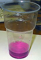 Это обычный пластиковый стаканчик в который с помощью шприца отмерено 50 мл воды
